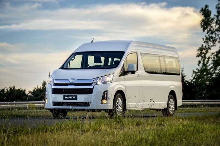 sewa hiace premio
