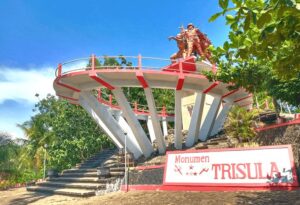 Monumen Trisula