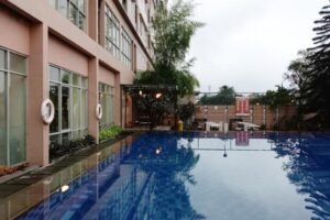 Apartemen The Edge Baros