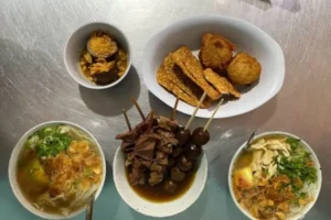 Soto Bokoran 1949 merupakan soto enak di Semarang