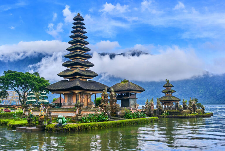 Ke Pulau Dewata dengan Travel Tangerang Bali, 900 Ribuan Saja!
